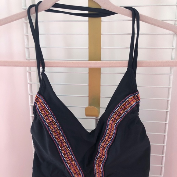 💚 black one piece with beading design - Picture 2 of 10